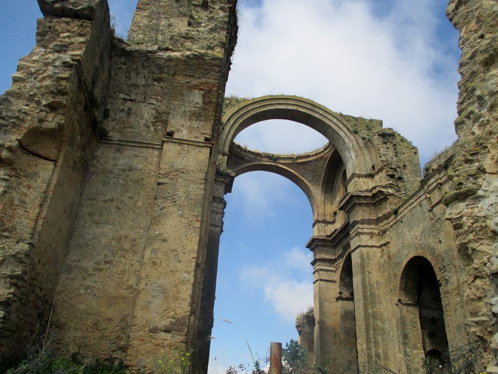 Vacanza Alla Chiesa Diruta Grottole Exteriör bild